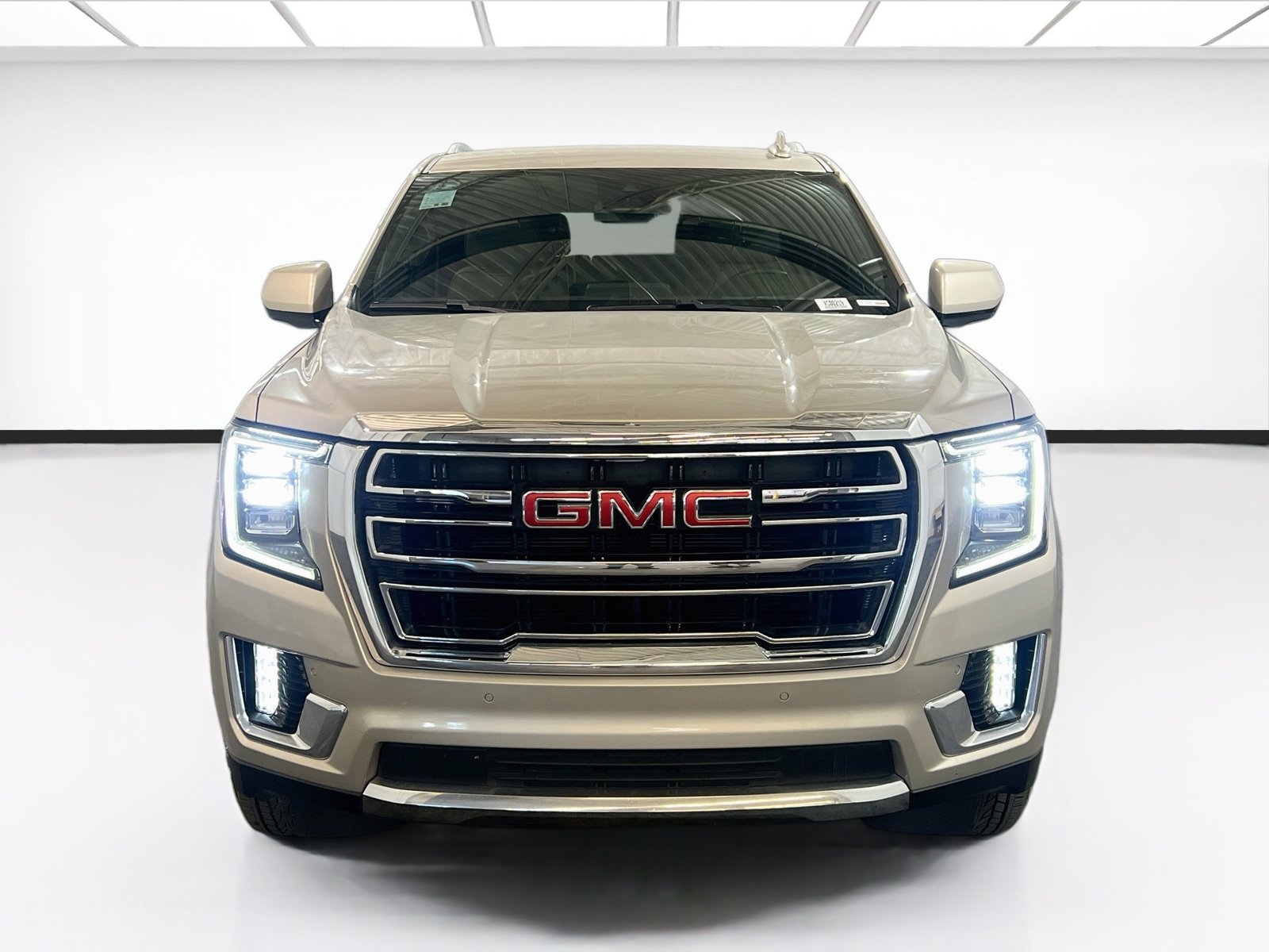 Used 2023 GMC Yukon SLT RWD image 2