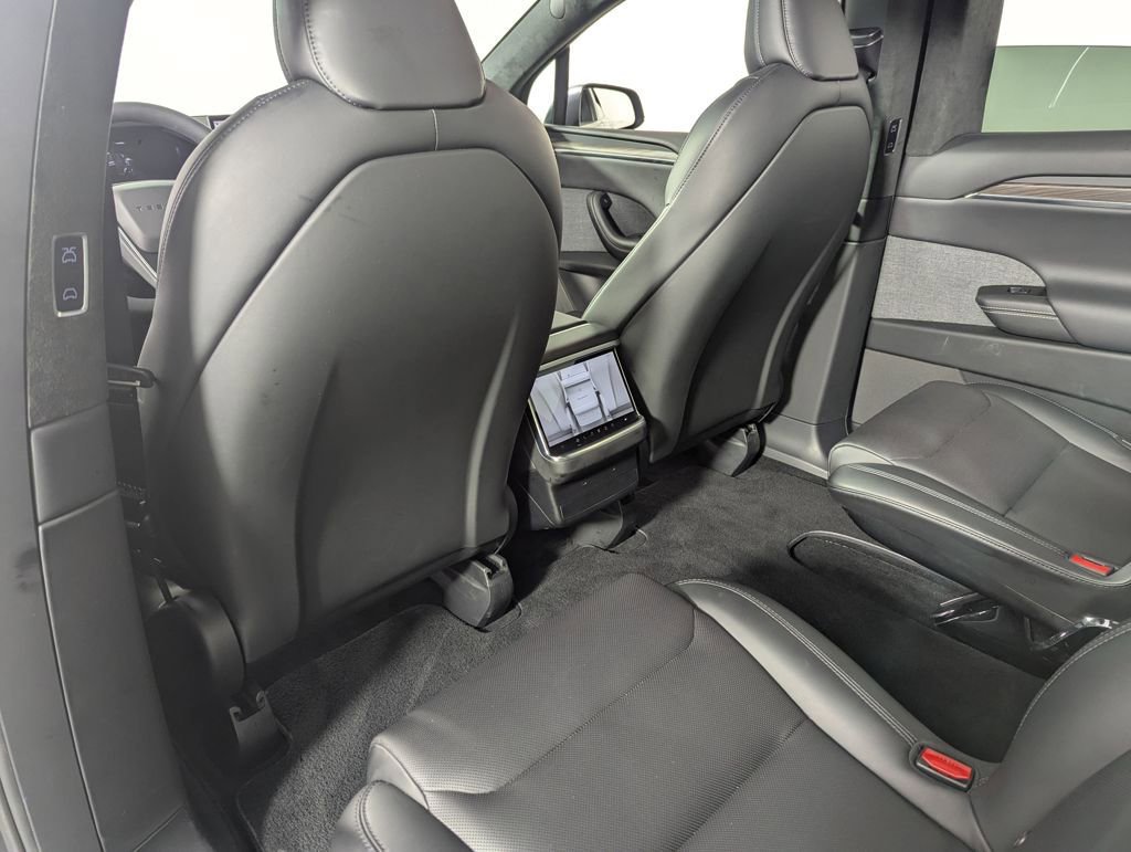 Used 2023 Tesla Model X image 30