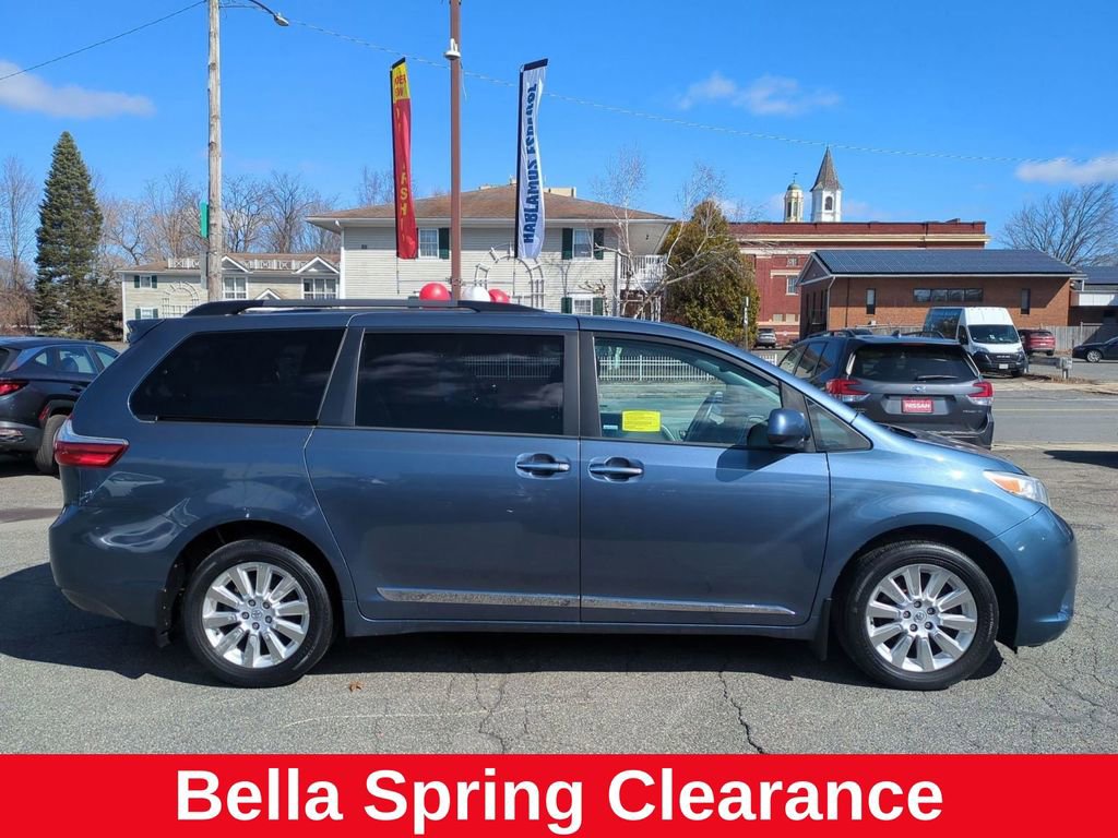 Used 2015 Toyota Sienna XLE w/ XLE Navigation Package image 3