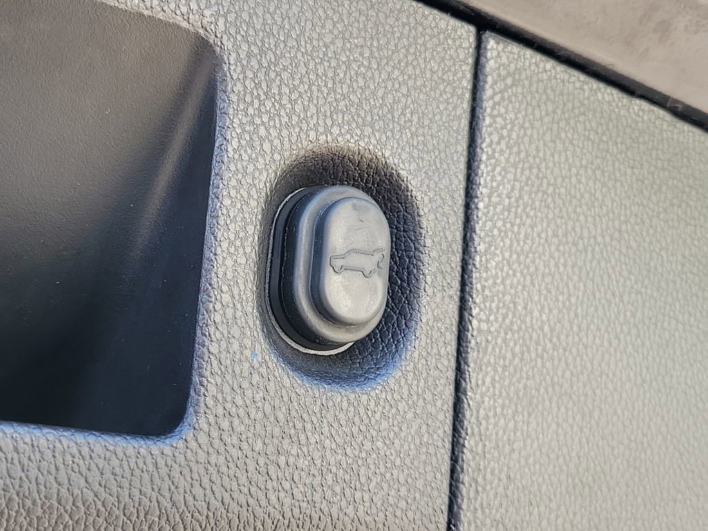 Used 2017 Cadillac Escalade ESV Platinum image 16