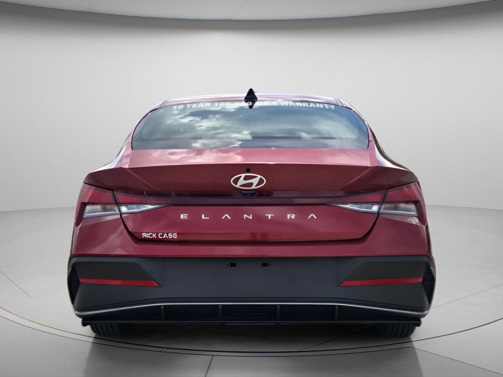 Used 2026 Hyundai Elantra SE FWD image 6