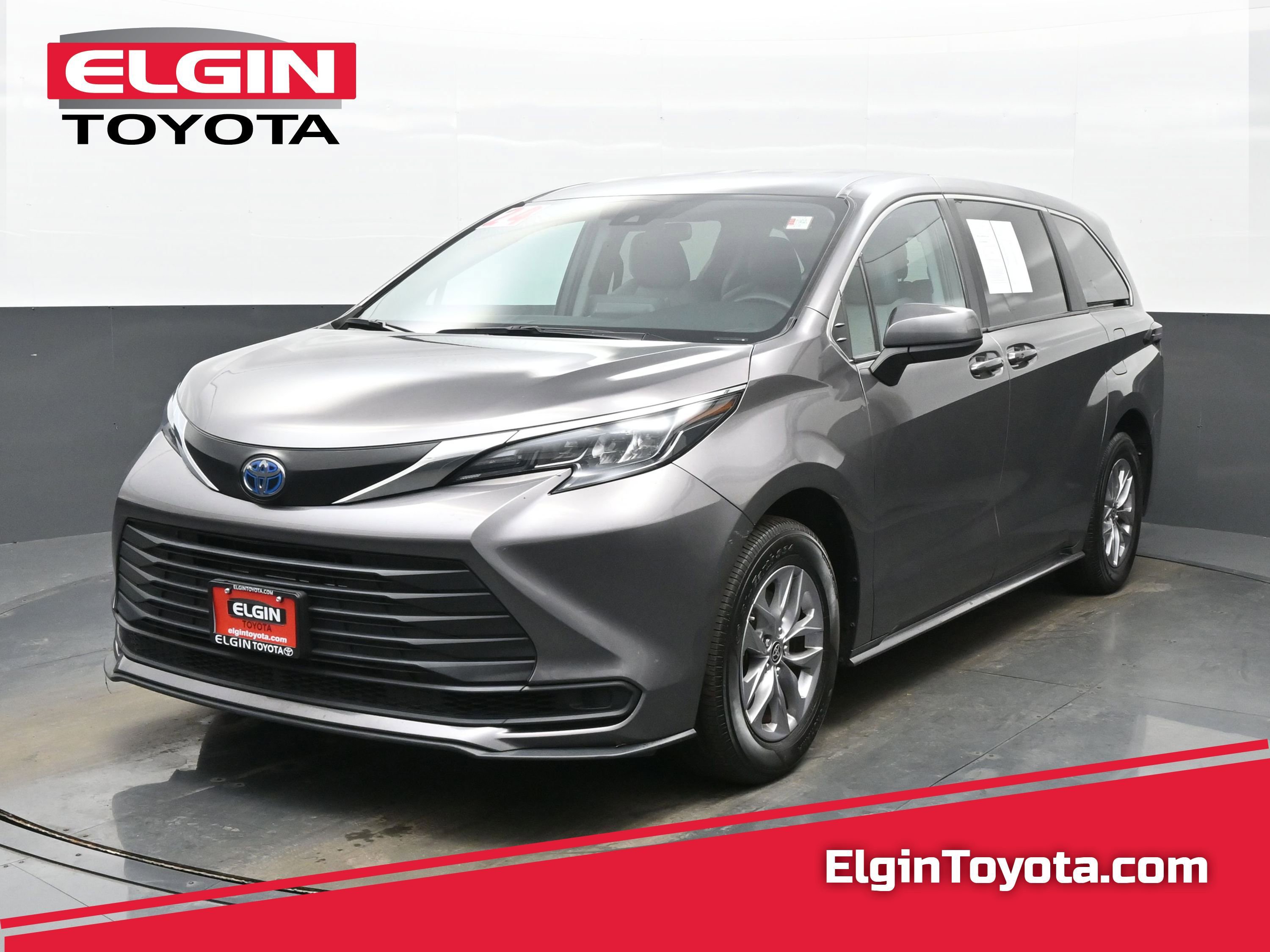 Used 2024 Toyota Sienna LE image 1