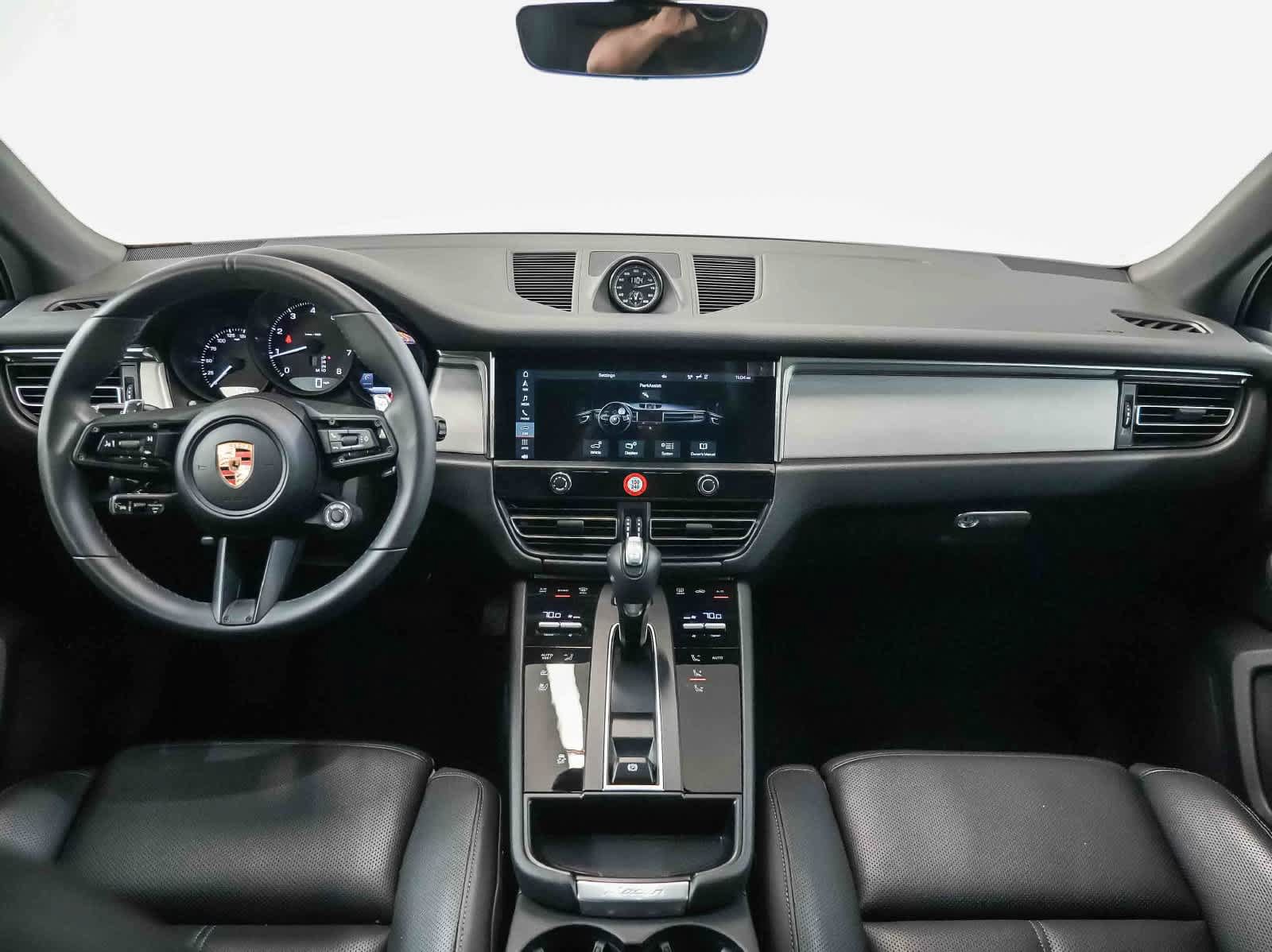 Certified 2026 Porsche Macan AWD/4WD image 13