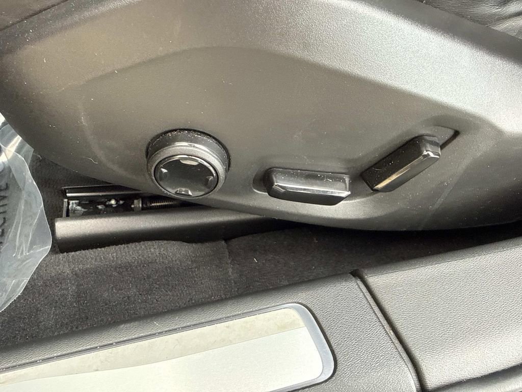 Used 2018 Volvo V90 T5 R-Design image 27