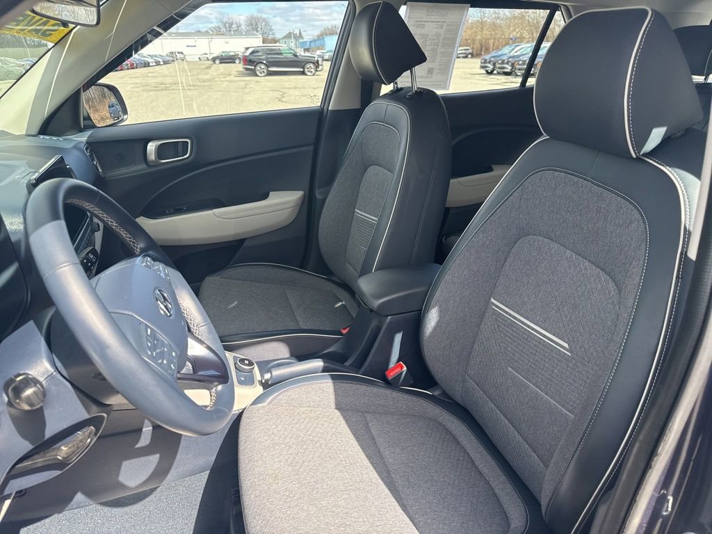 Used 2021 Hyundai Venue image 33