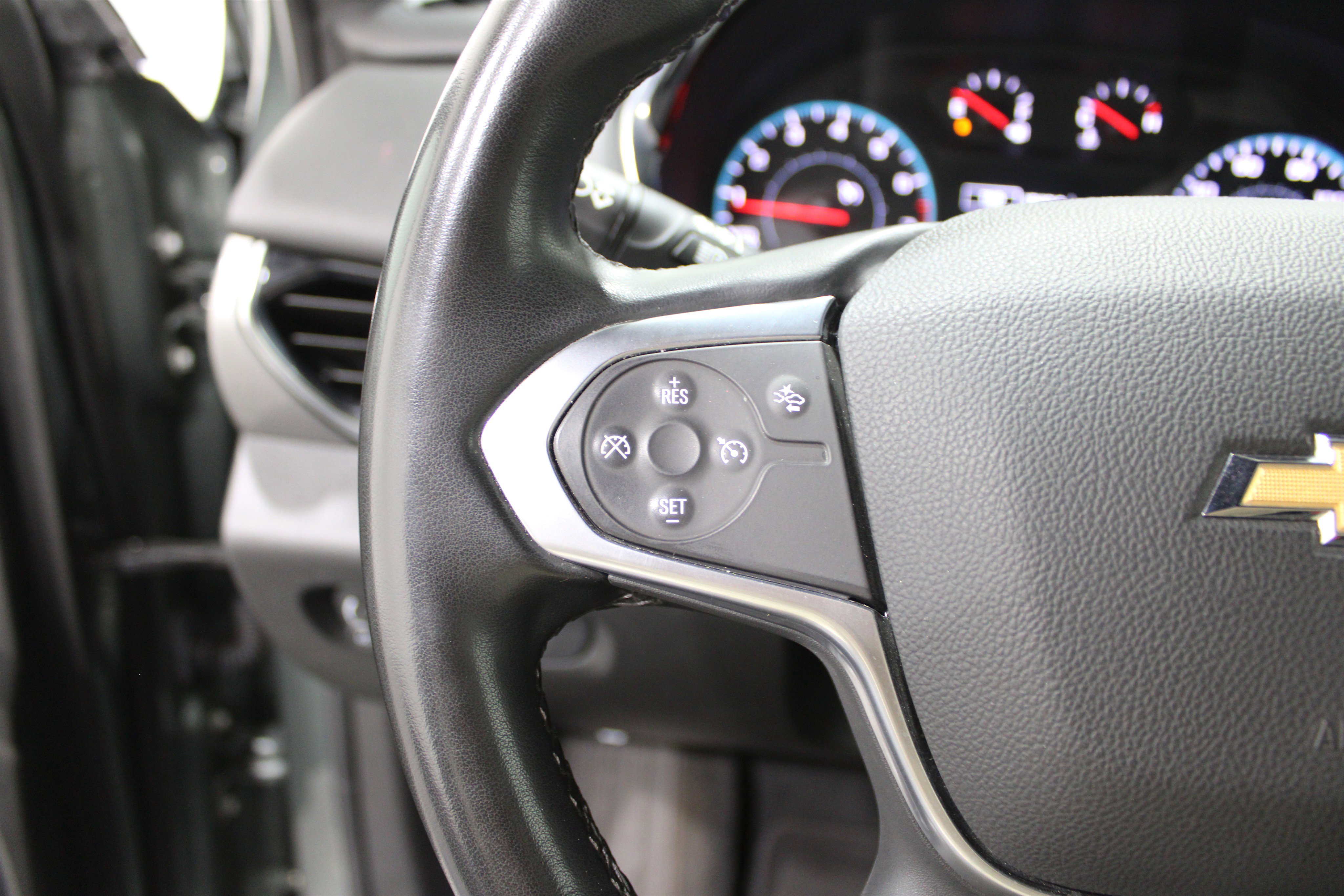 Used 2023 Chevrolet Traverse LT image 11