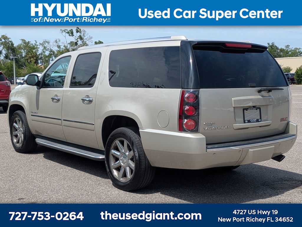 Used 2013 GMC Yukon XL Denali RWD image 3