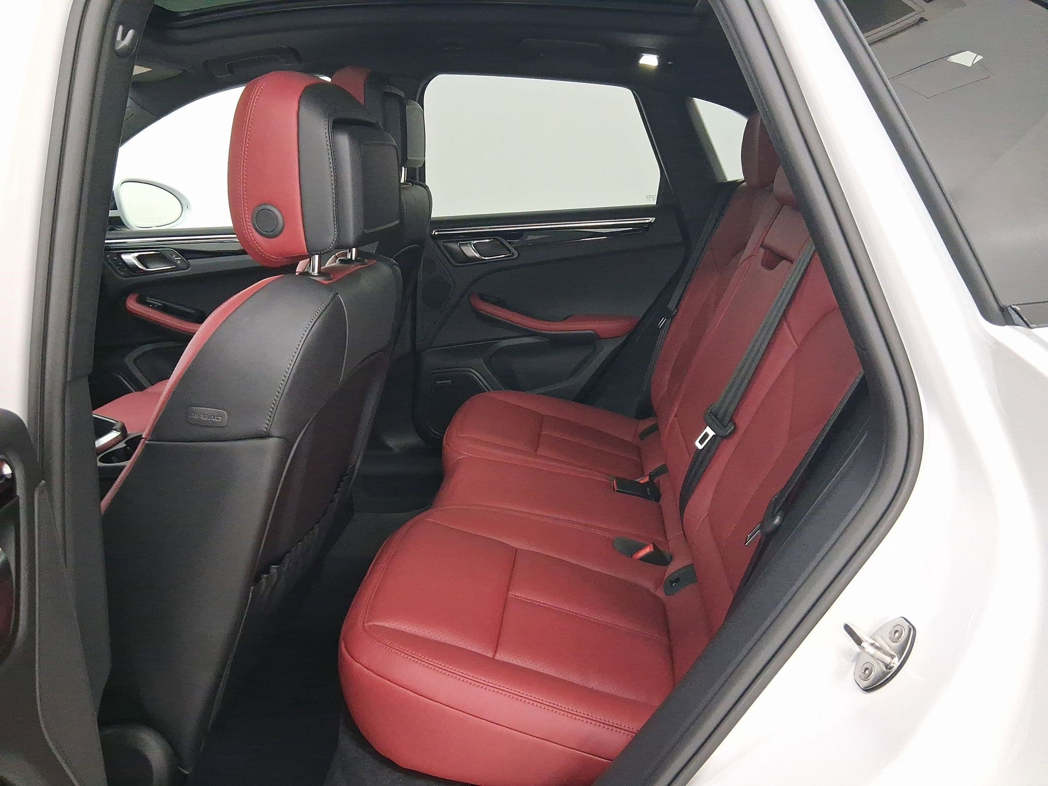 New 2026 Porsche Macan image 30