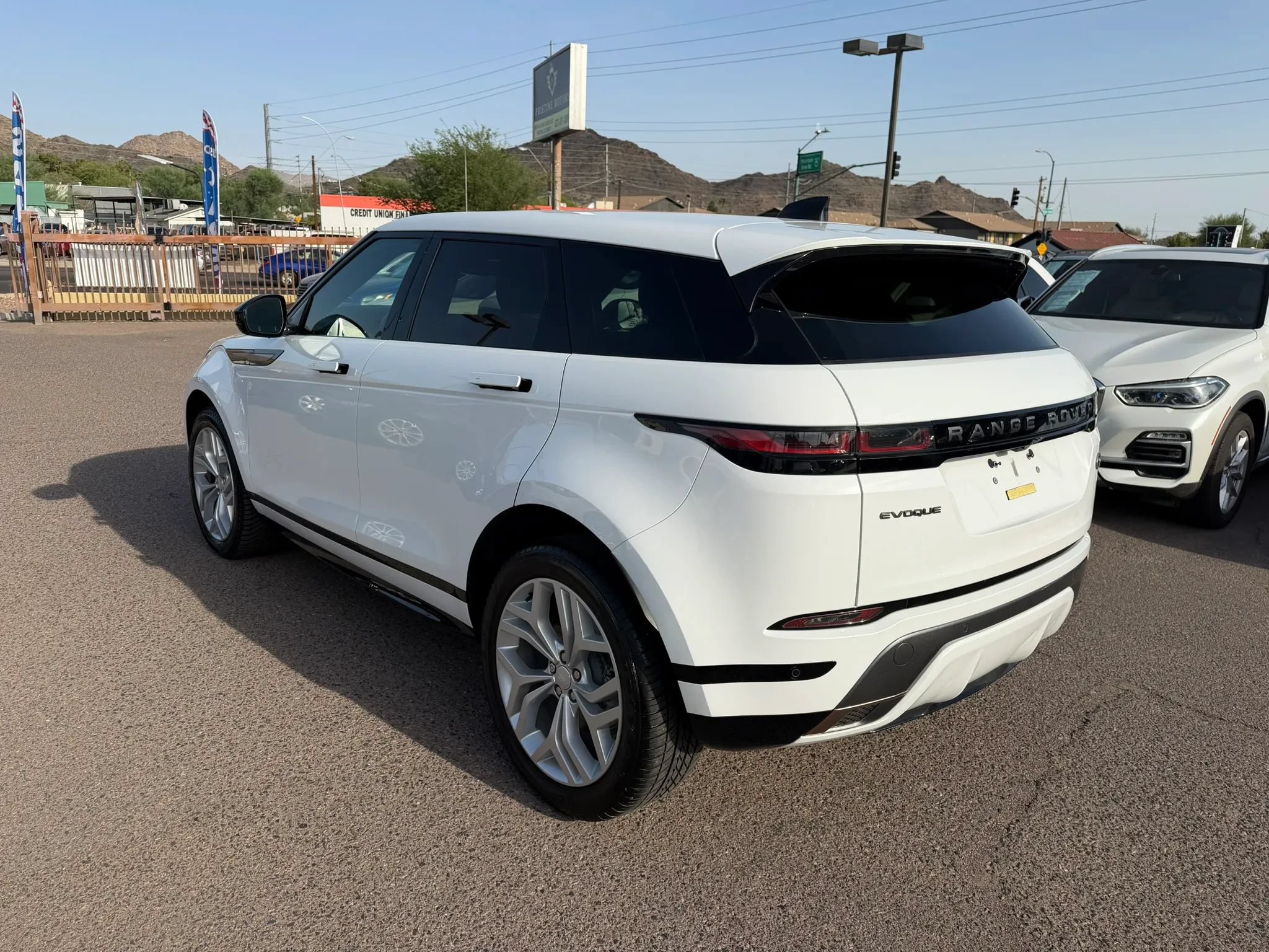 Used 2023 Land Rover Range Rover Evoque R-Dynamic SE AWD/4WD image 7