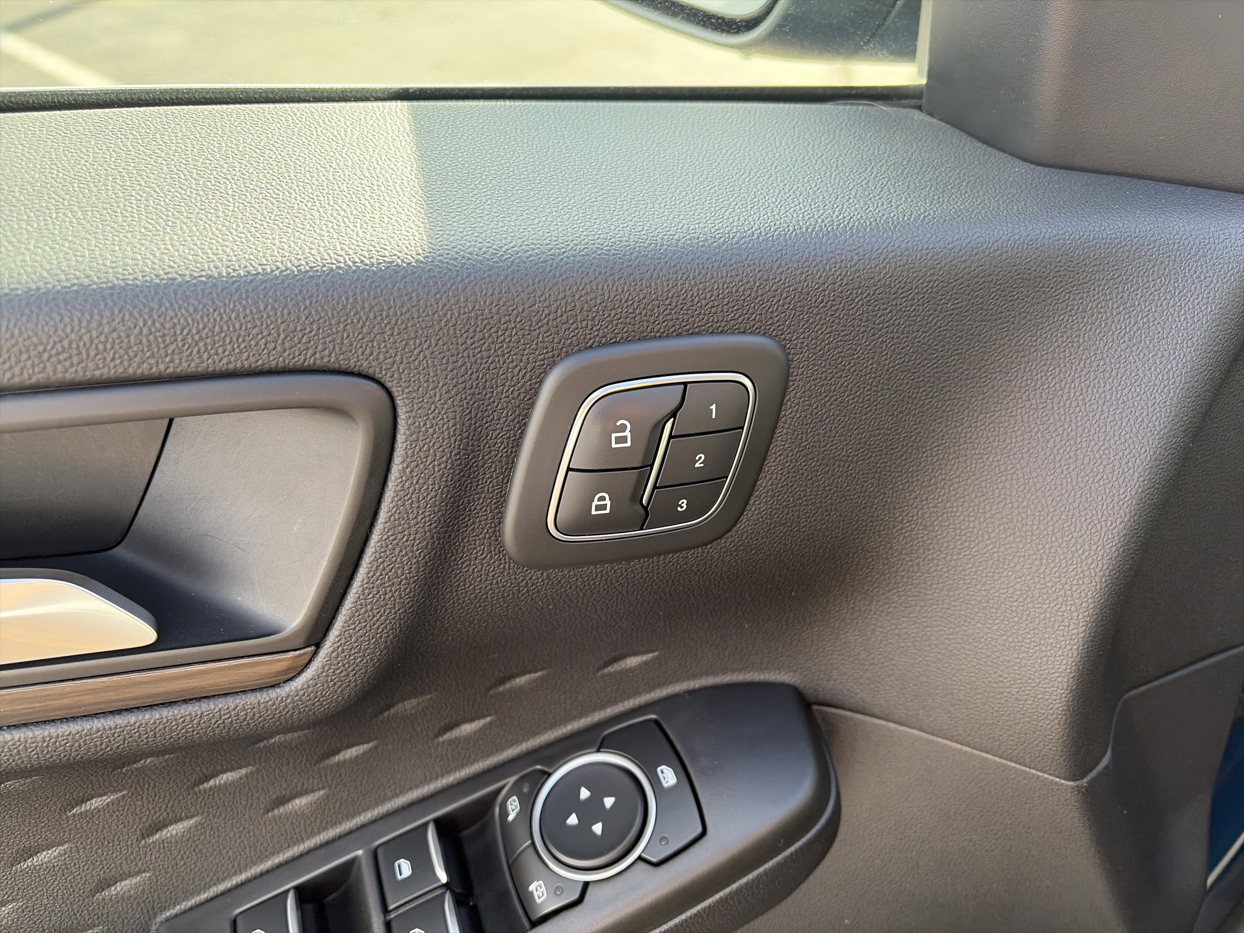 Used 2020 Ford Escape Titanium image 16