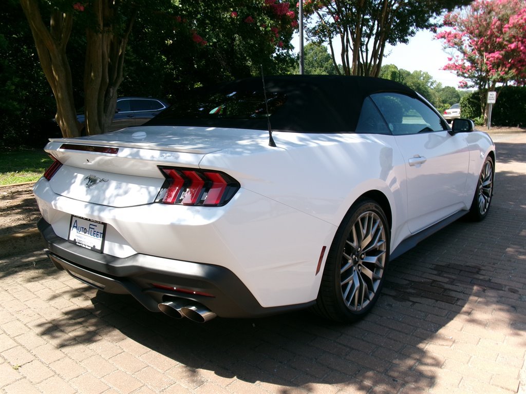 Used 2025 Ford Mustang Premium RWD image 8