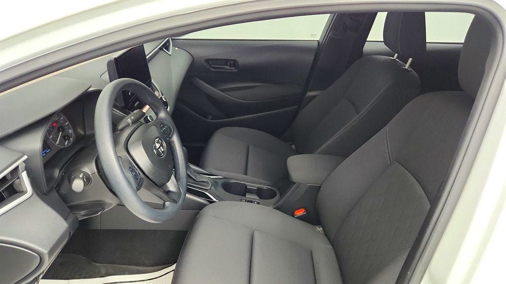 Used 2025 Toyota Corolla LE w/ LE Premium Package FWD image 18