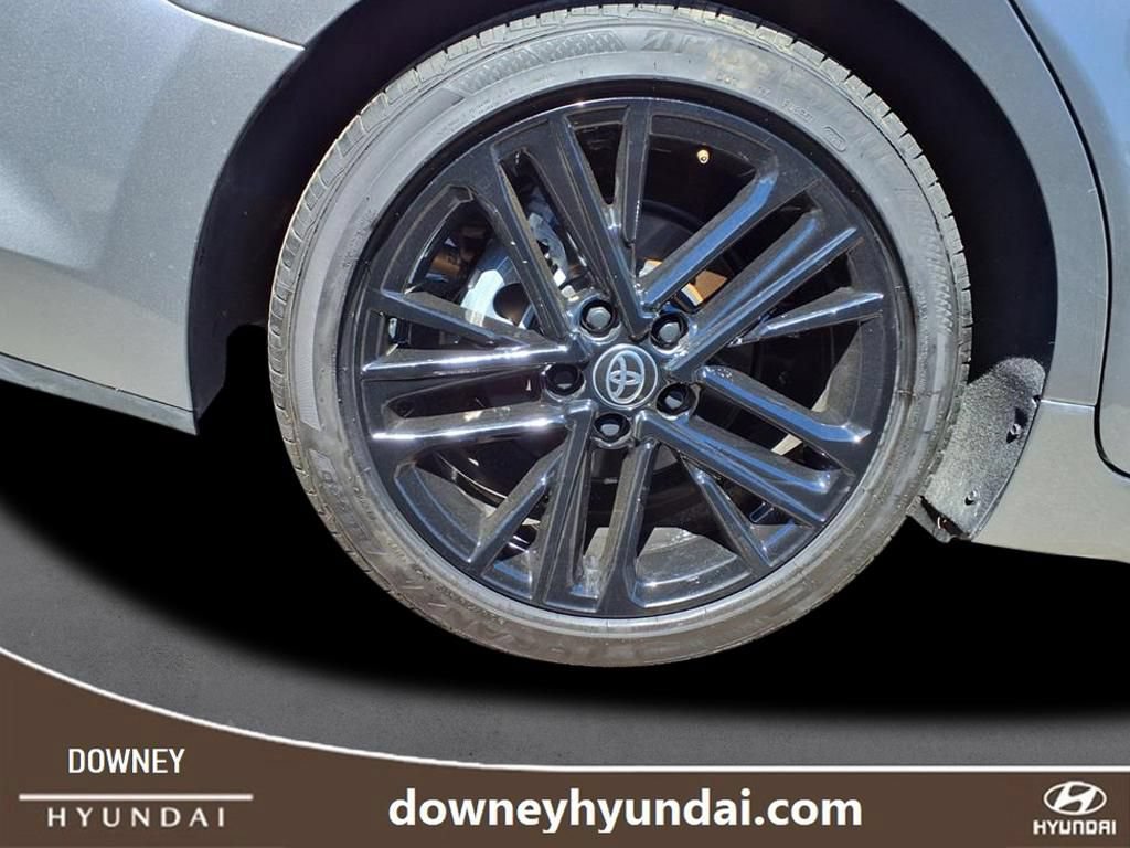 Used 2025 Toyota Camry SE FWD image 4