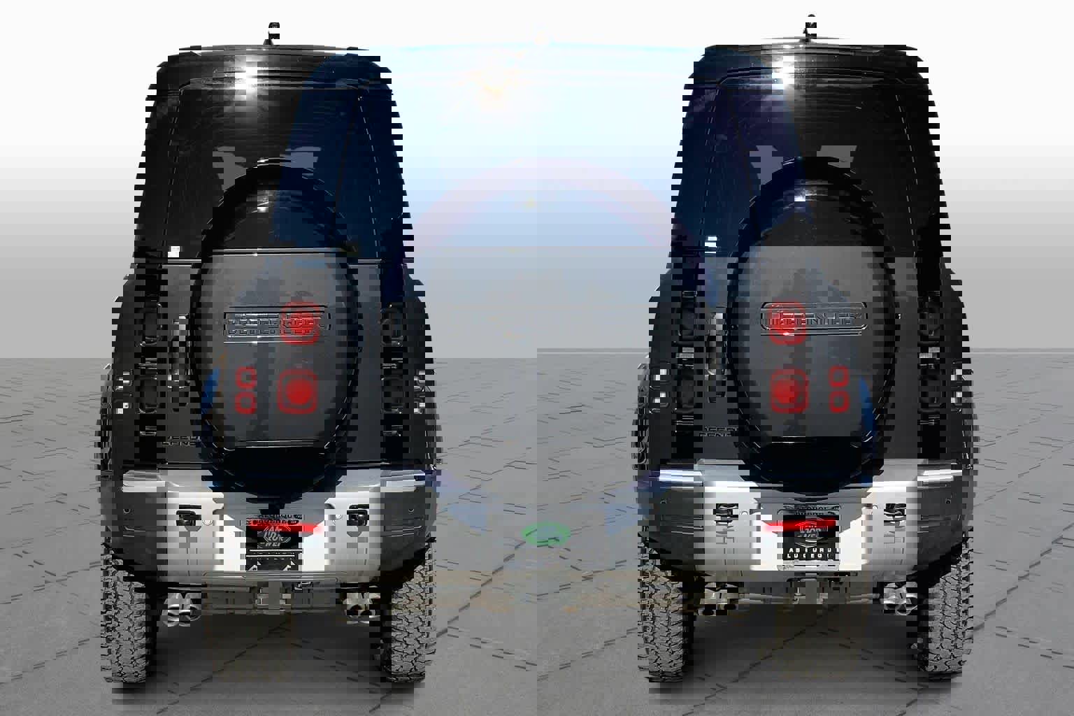 Used 2024 Land Rover Defender 110 SE image 5