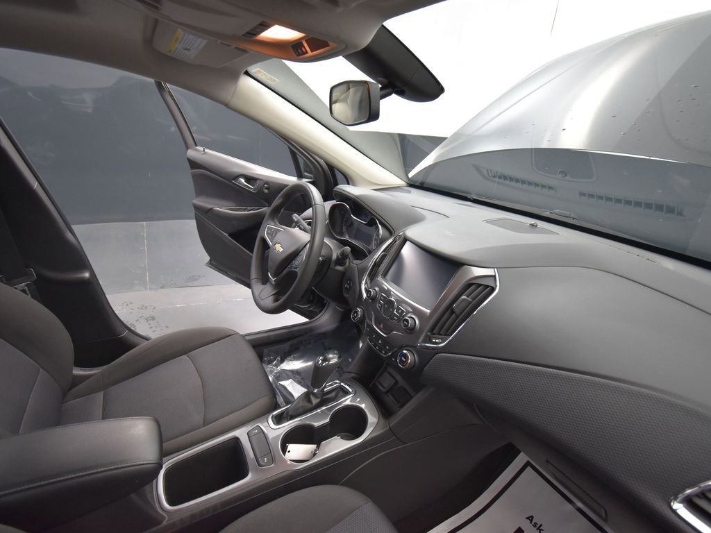 Used 2018 Chevrolet Cruze LT w/ LT True North Edition image 18