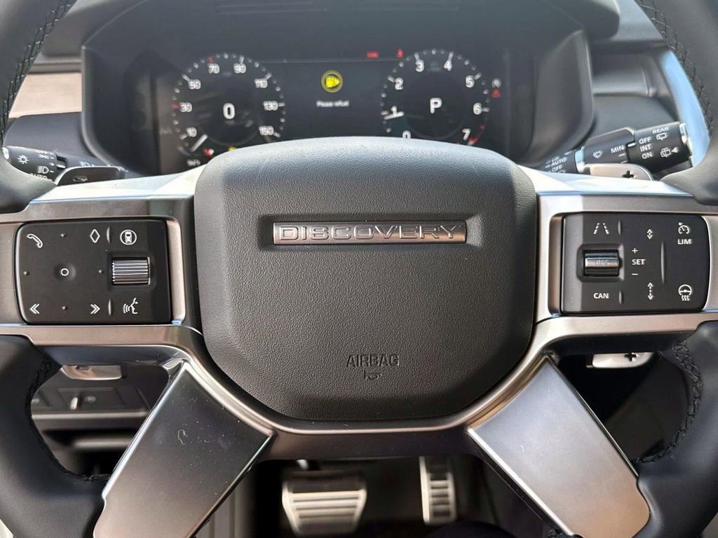 New 2025 Land Rover Discovery Dynamic SE image 28