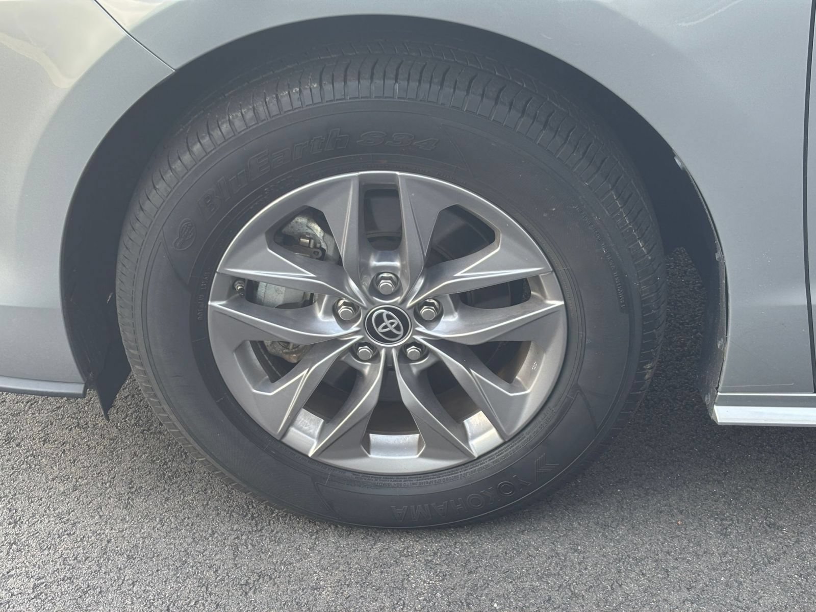 Used 2025 Toyota Sienna XLE FWD image 31