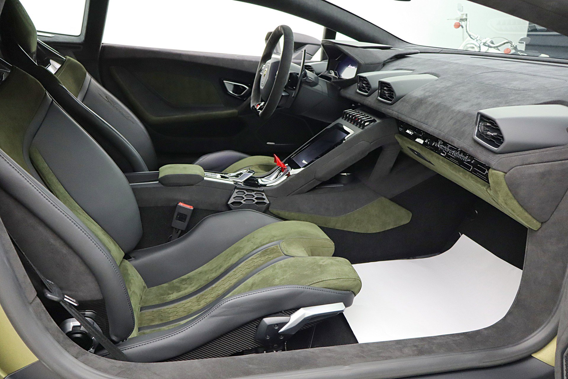 Used 2023 Lamborghini Huracan Sterrato image 35