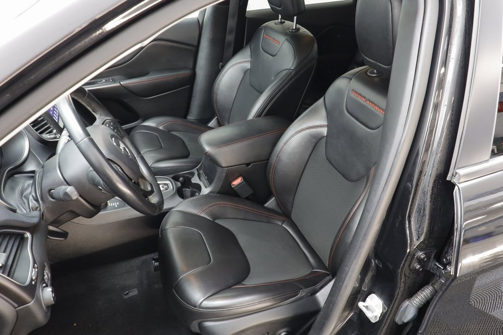 Used 2019 Jeep Cherokee Trailhawk w/ Cold Weather Group image 13