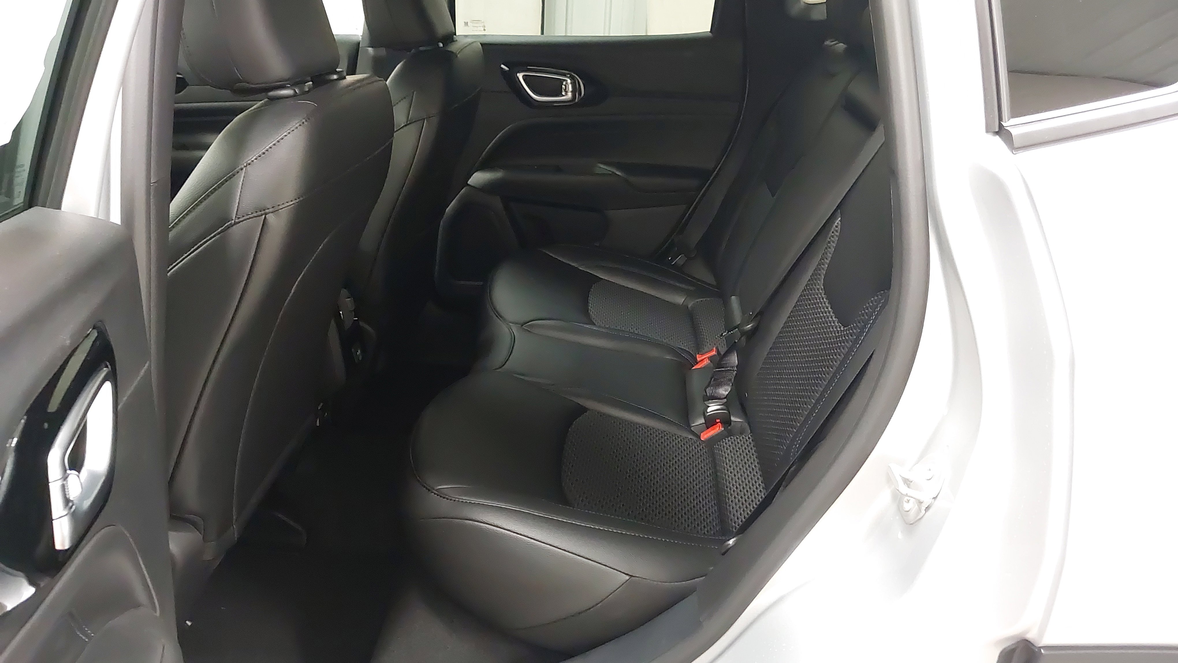 New 2026 Jeep Compass Latitude image 37