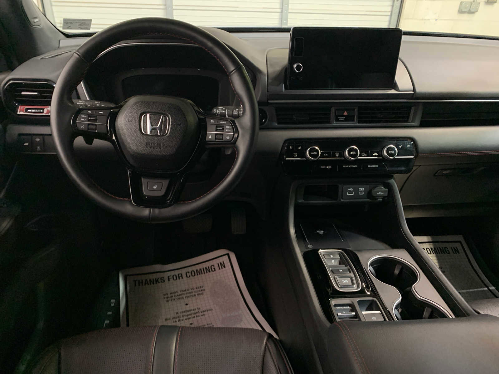 Used 2025 Honda Pilot Black Edition image 4