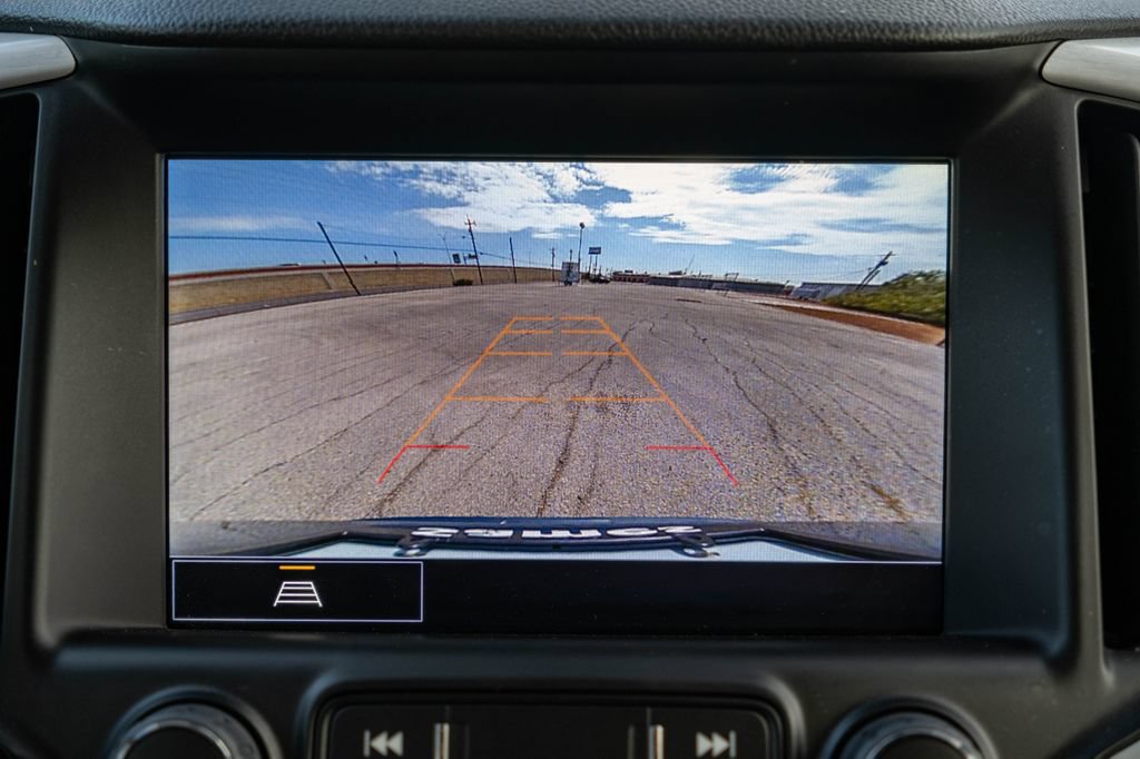 Used 2024 GMC Terrain SLT w/ Infotainment Package II FWD image 23