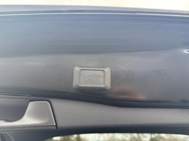 Used 2022 Toyota RAV4 XLE Premium image 42