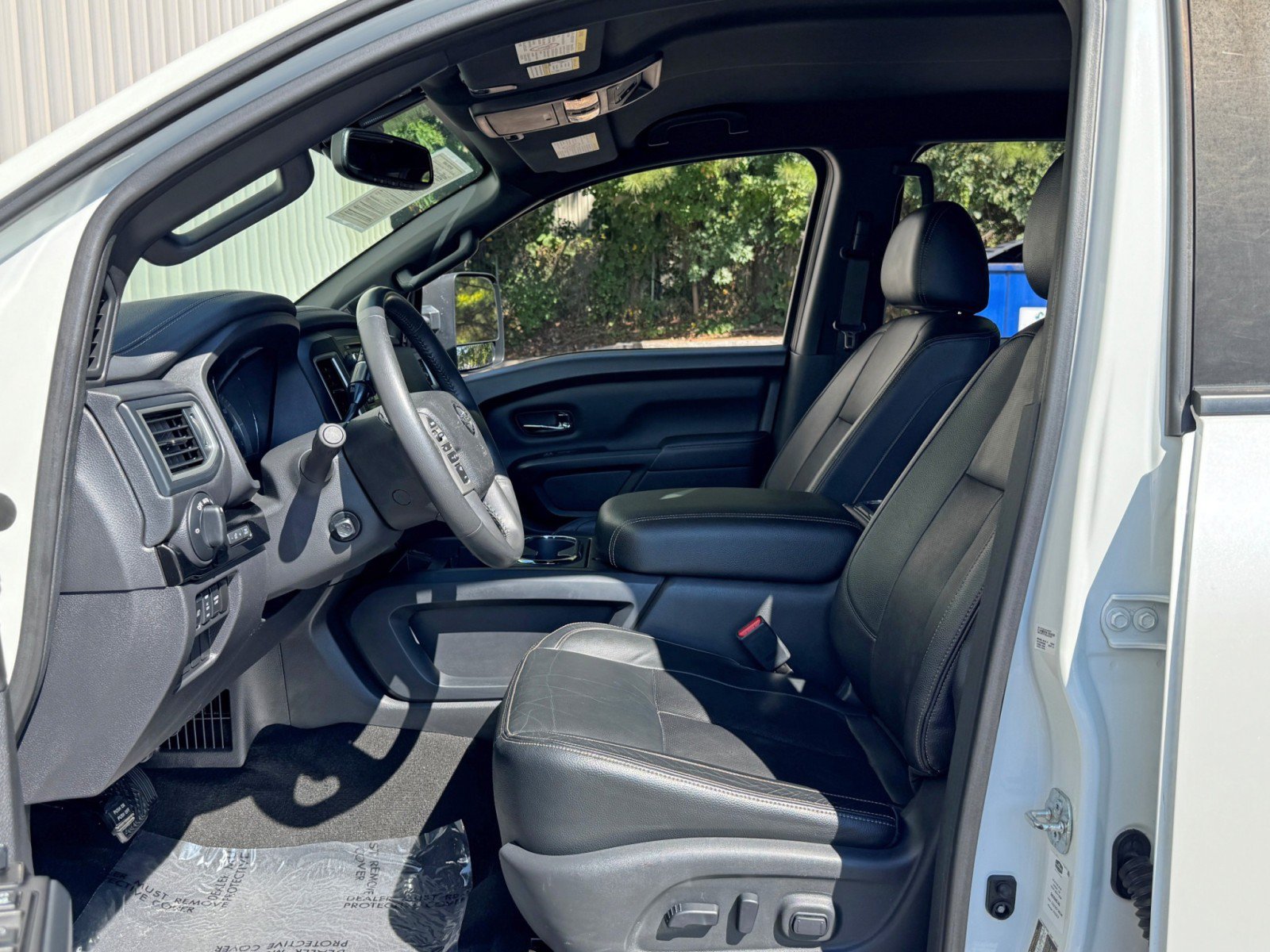Used 2018 Nissan Titan SL w/ Midnight Edition AWD/4WD image 15