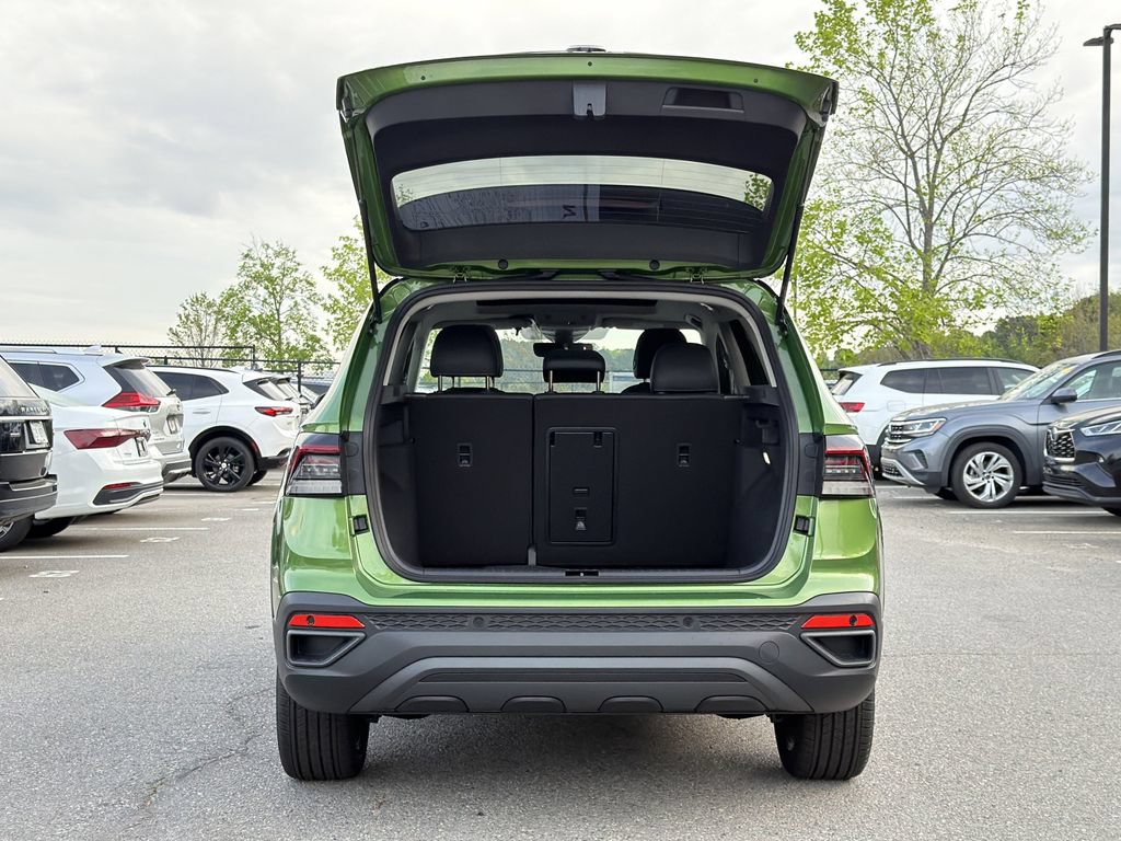New 2026 Volkswagen Taos SE FWD image 14