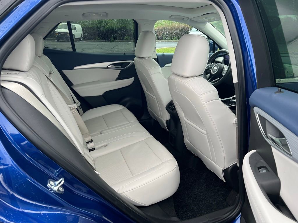 Used 2024 Buick Envision Avenir AWD/4WD image 11