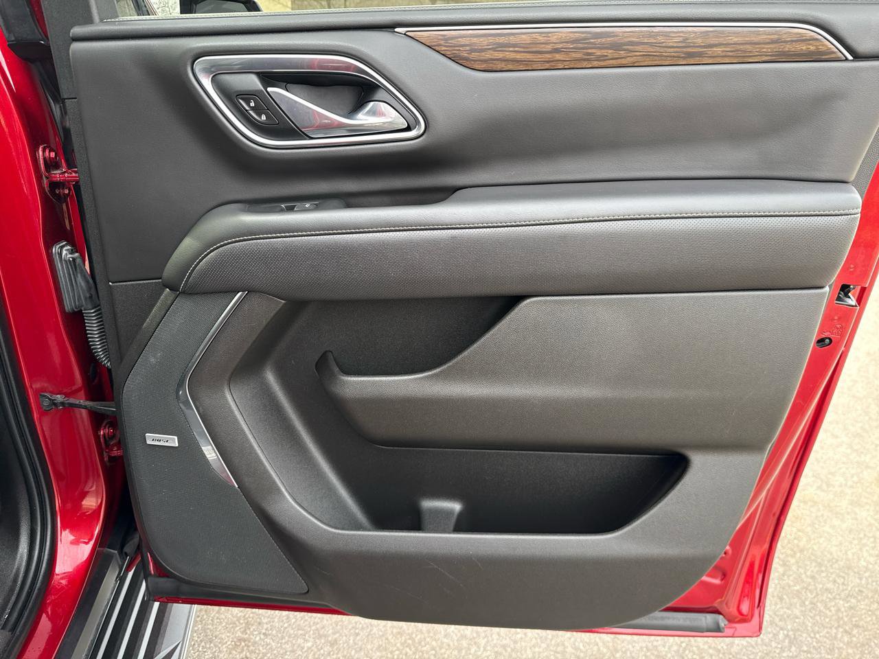 Used 2021 Chevrolet Suburban Premier w/ Premium Package image 31