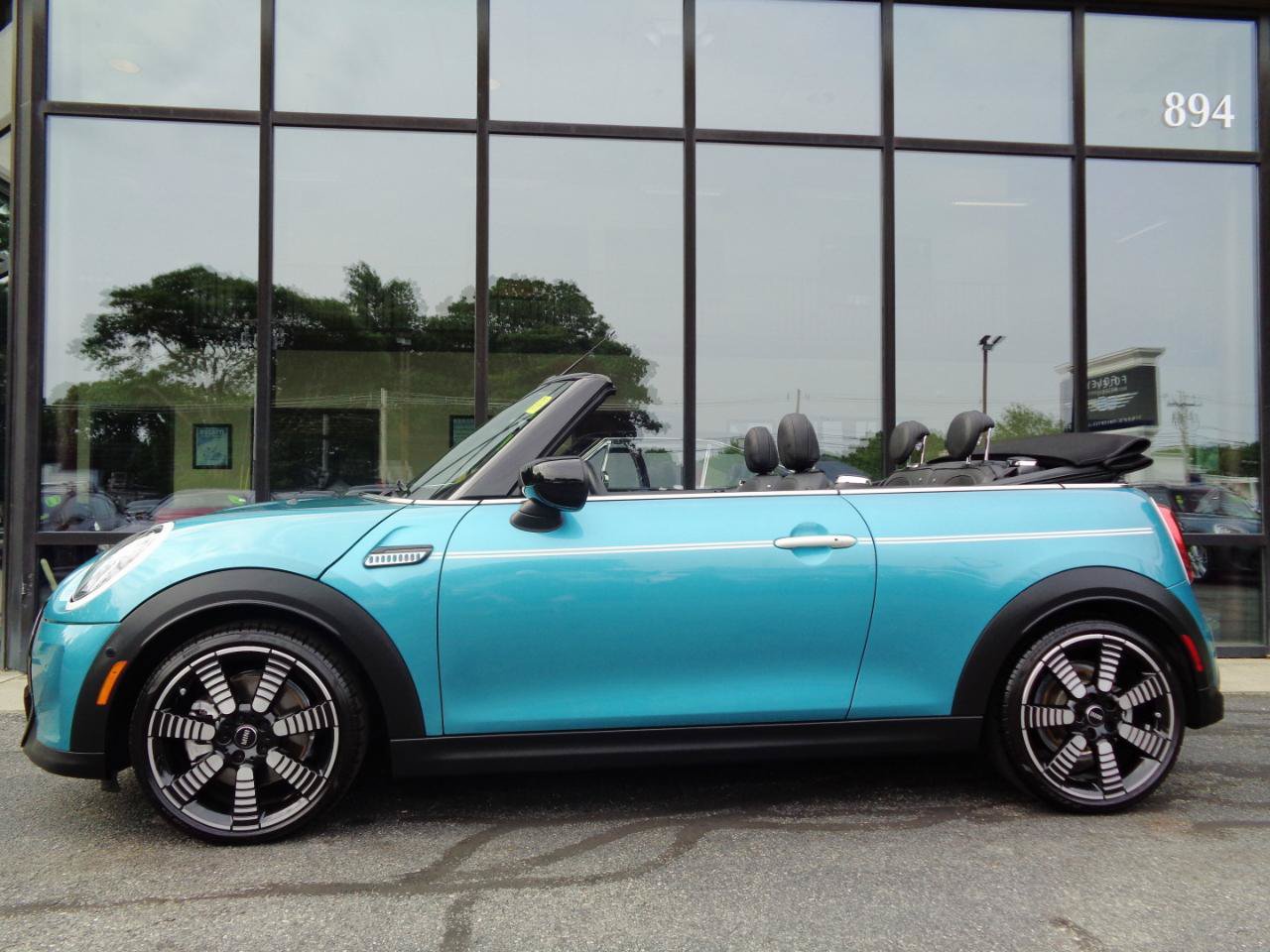 Used 2024 MINI Cooper S w/ Seaside Edition FWD image 8
