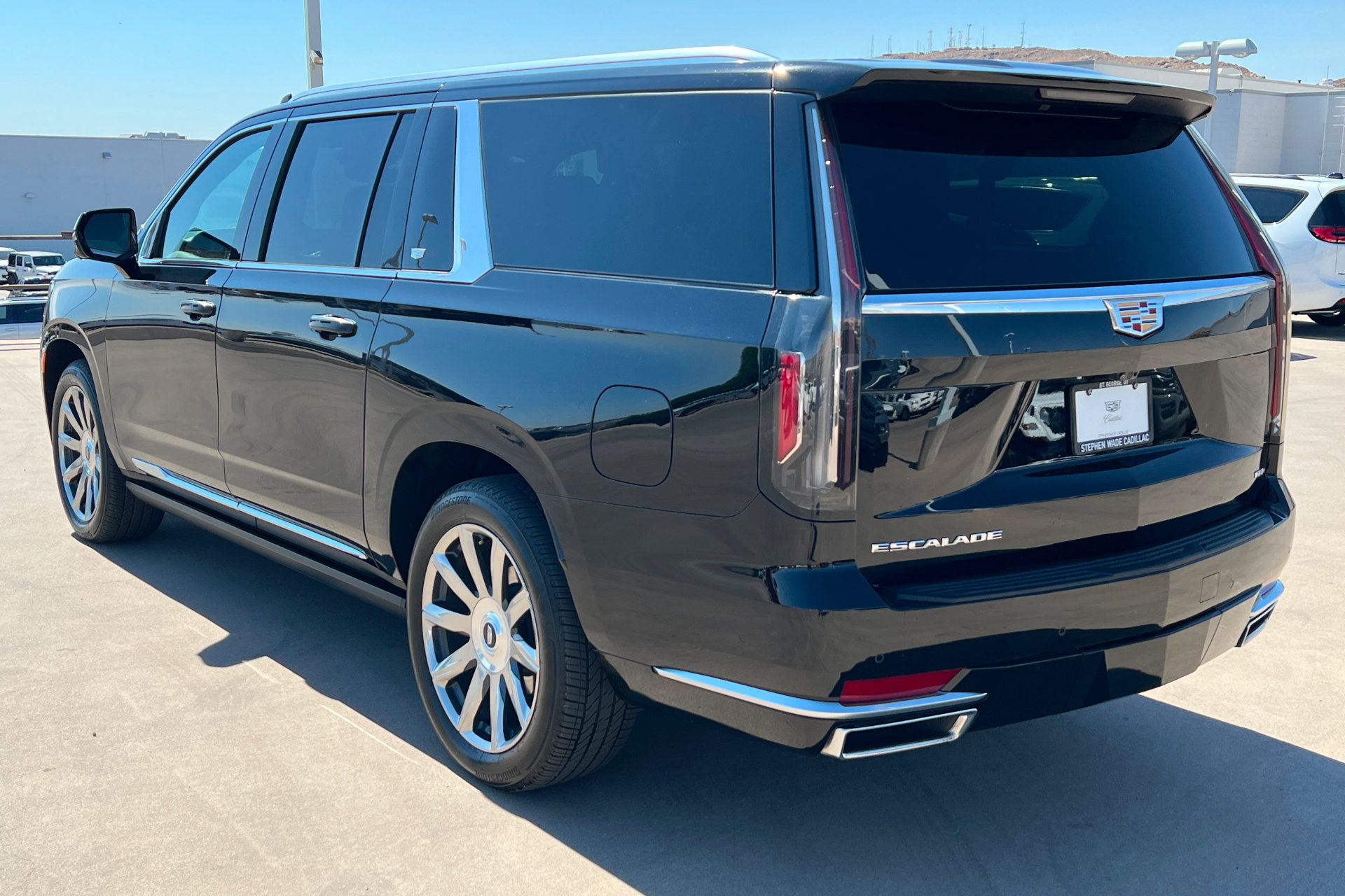 Used 2024 Cadillac Escalade ESV Premium Luxury Platinum AWD/4WD image 3