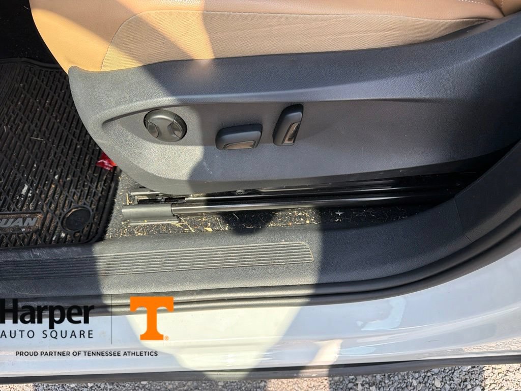 Used 2022 Volkswagen Tiguan SE FWD image 18