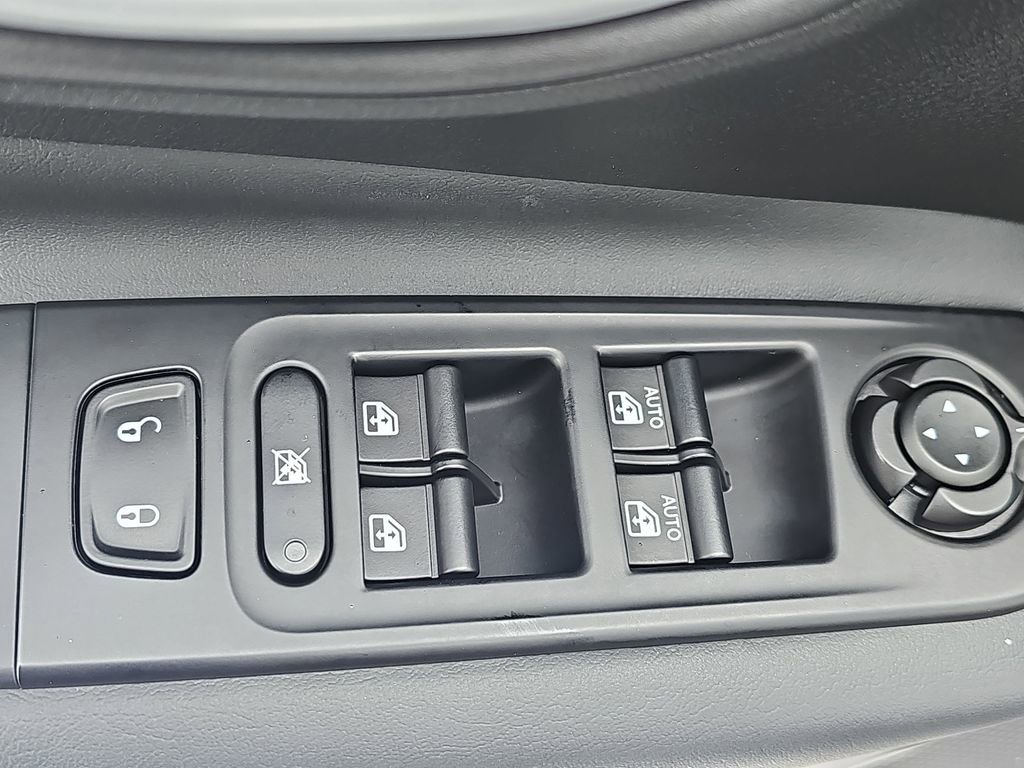 Used 2023 Jeep Renegade Limited image 25