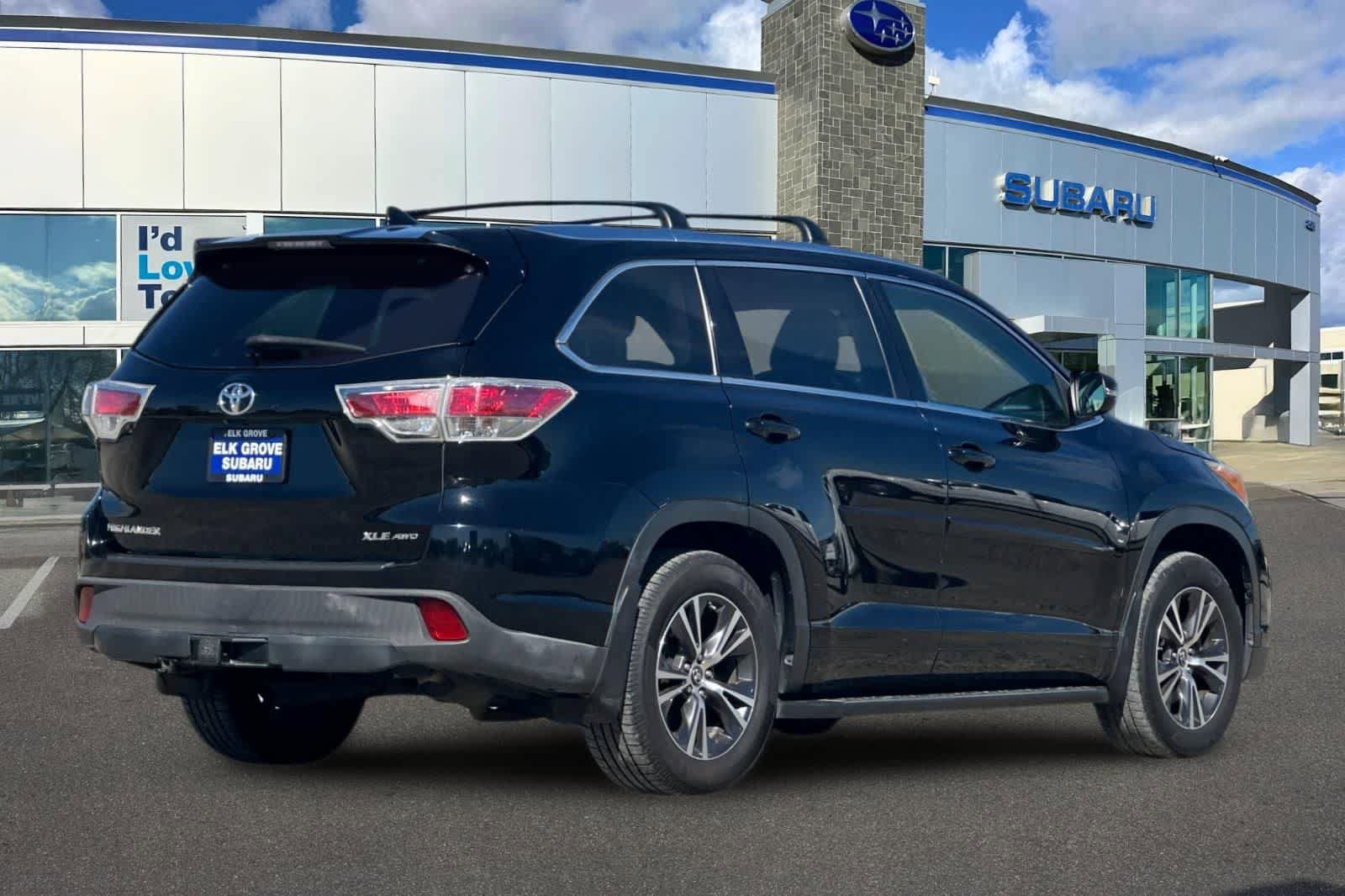 Used 2016 Toyota Highlander XLE image 2