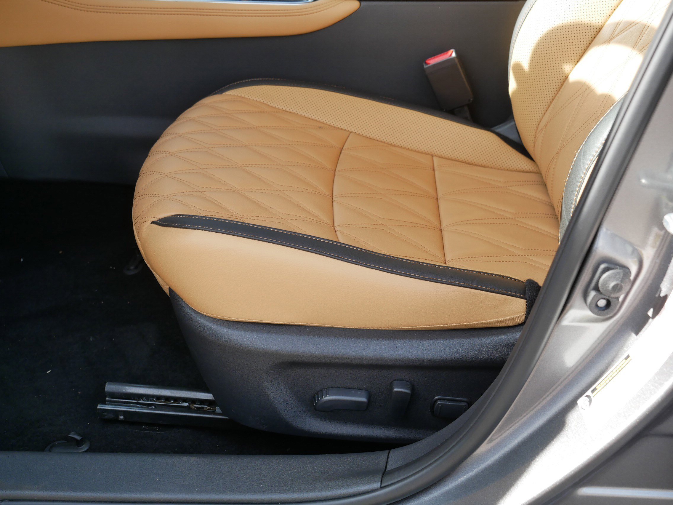 Certified 2025 Nissan Sentra SV w/ SV Premium Package FWD image 20