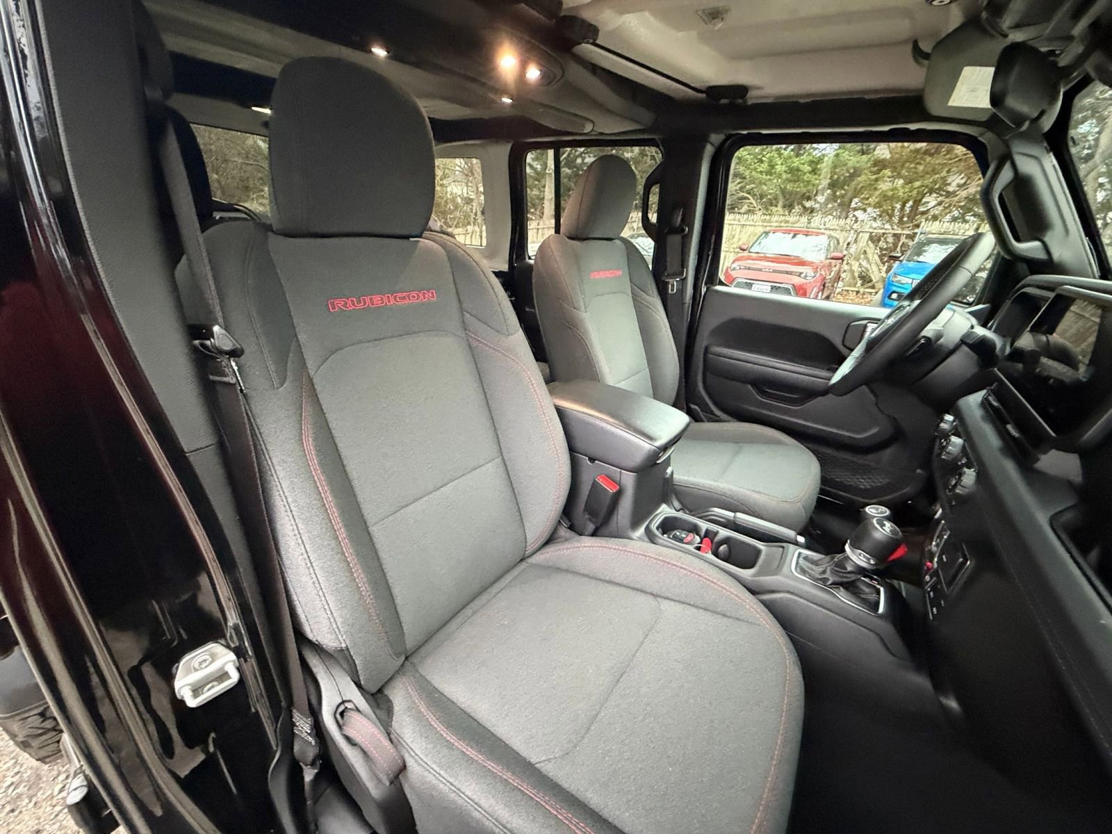 Used 2025 Jeep Wrangler Unlimited Rubicon AWD/4WD image 36