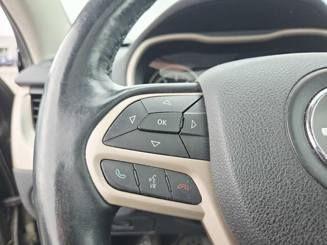 Used 2017 Jeep Cherokee Latitude w/ Comfort/Convenience Group FWD image 13