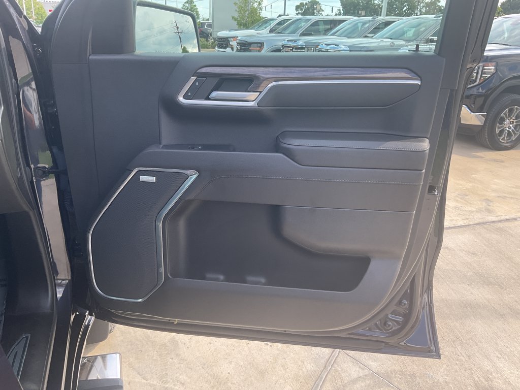 Used 2022 Chevrolet Silverado 1500 LTZ w/ Technology Package AWD/4WD image 16