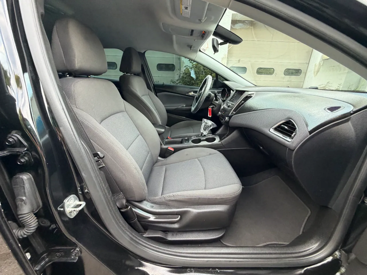 Used 2019 Chevrolet Cruze LT FWD image 35
