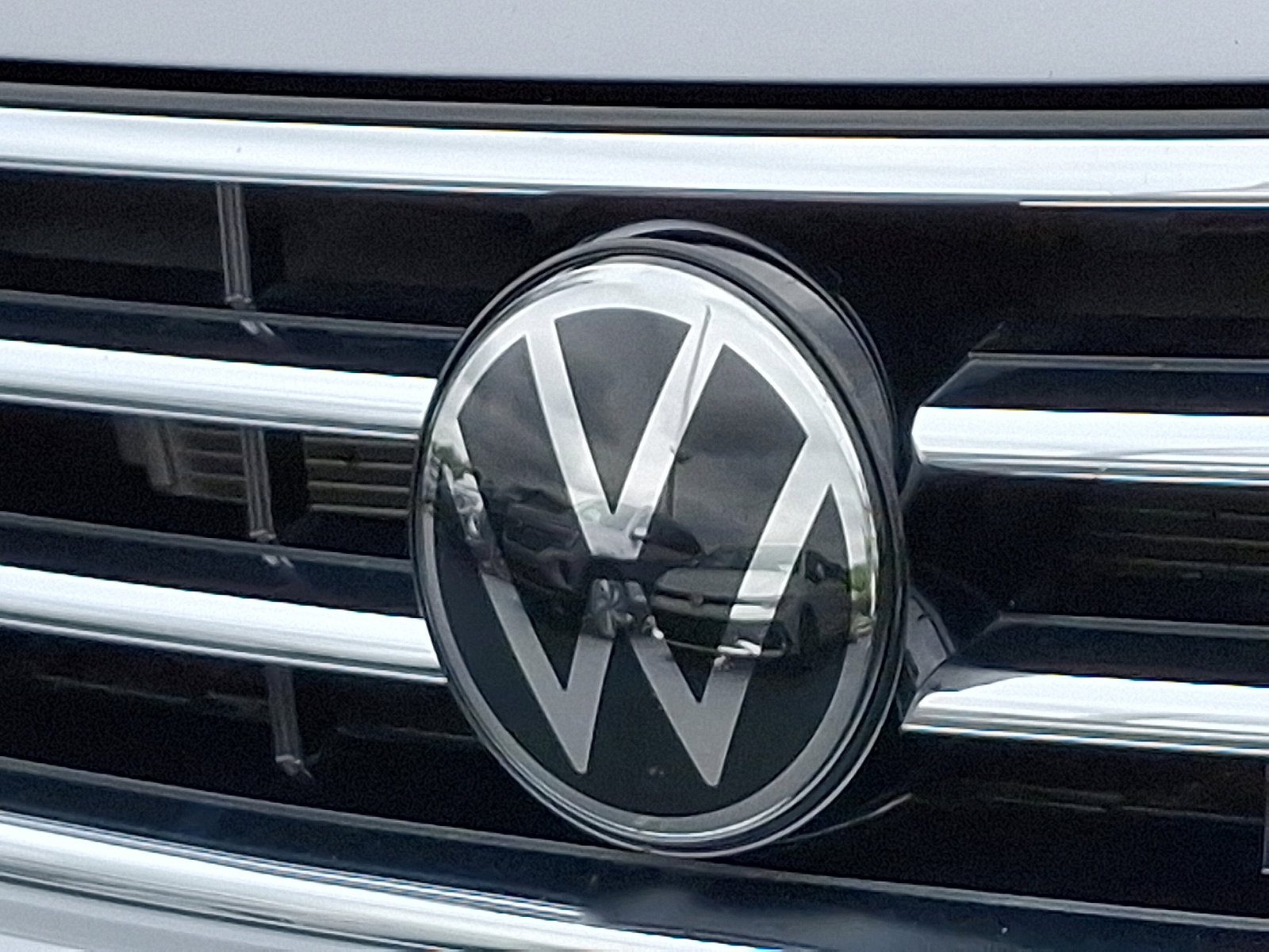 Certified 2024 Volkswagen Tiguan SE image 30