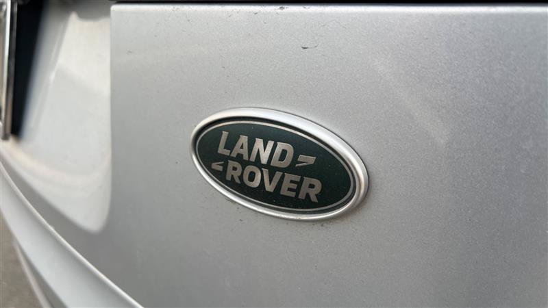 Used 2018 Land Rover Range Rover Velar S AWD/4WD image 38