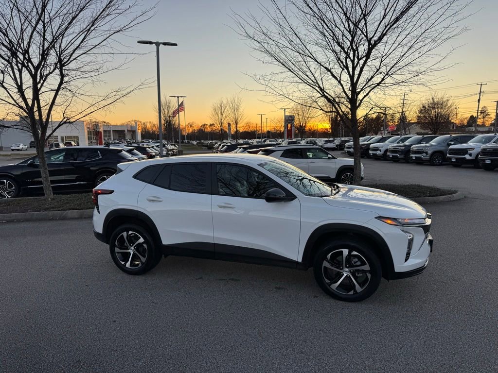 Used 2025 Chevrolet Trax RS w/ Driver Confidence Package image 4