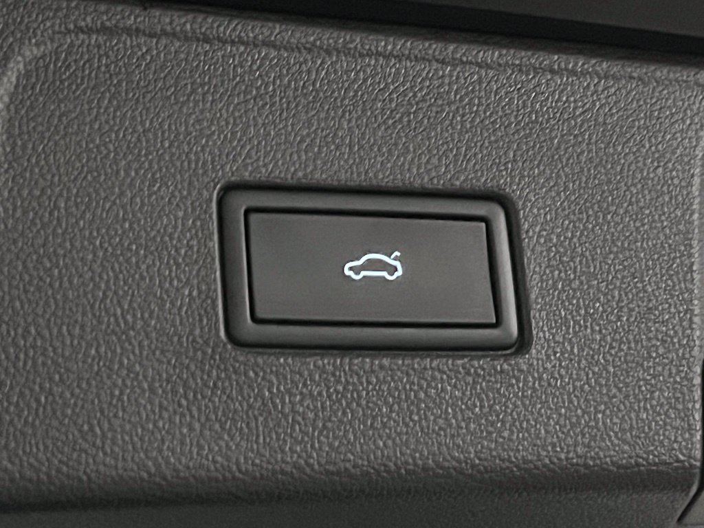 Used 2023 Volkswagen Atlas SE w/ Panoramic Sunroof Package FWD image 40