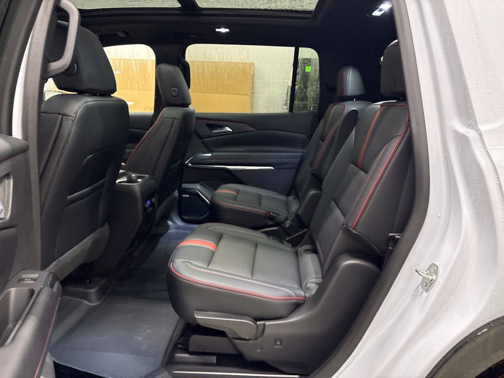 New 2027 Chevrolet Traverse RS w/ LPO, Floor Liner Package AWD/4WD image 32