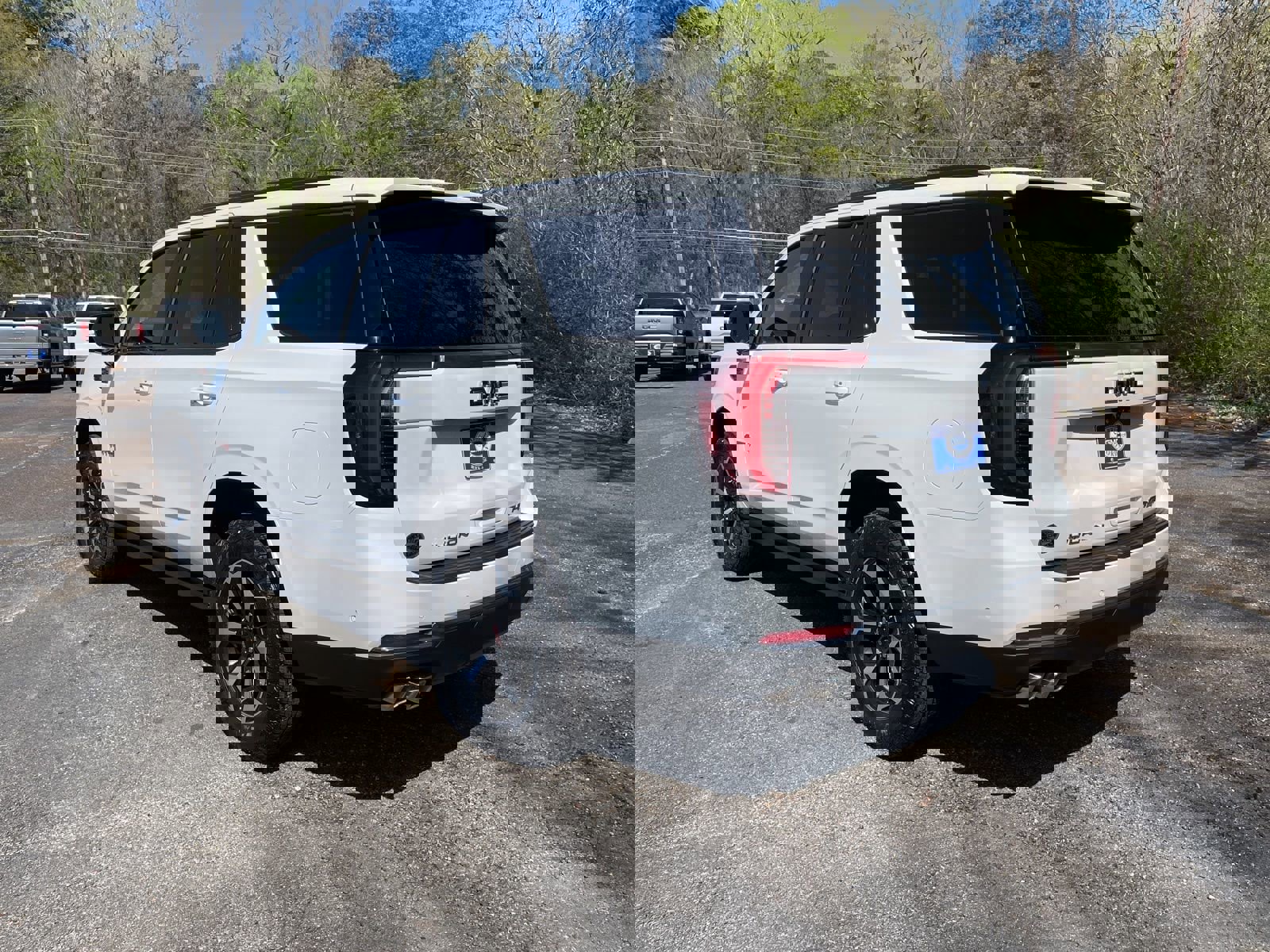 New 2026 GMC Yukon AT4 w/ AT4 Premium Plus Package image 3