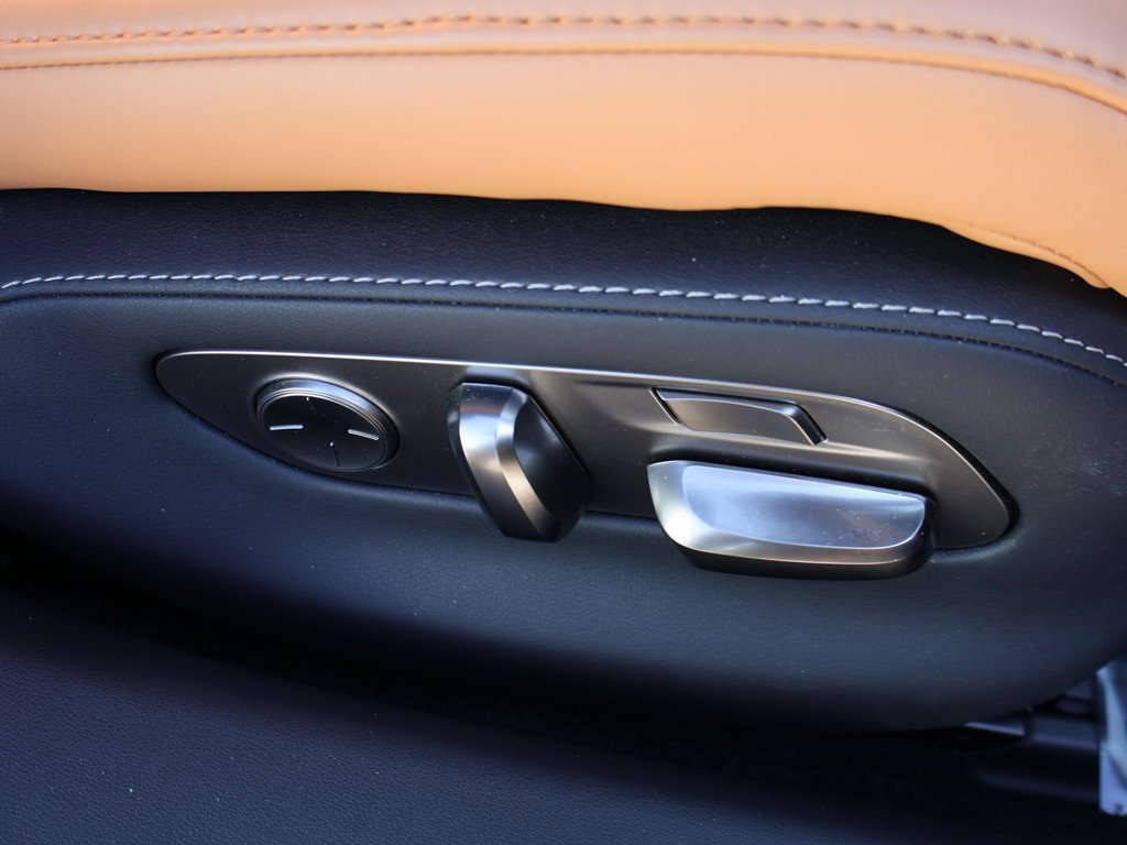 Used 2023 Lexus LS 500 w/ Luxury Package image 38