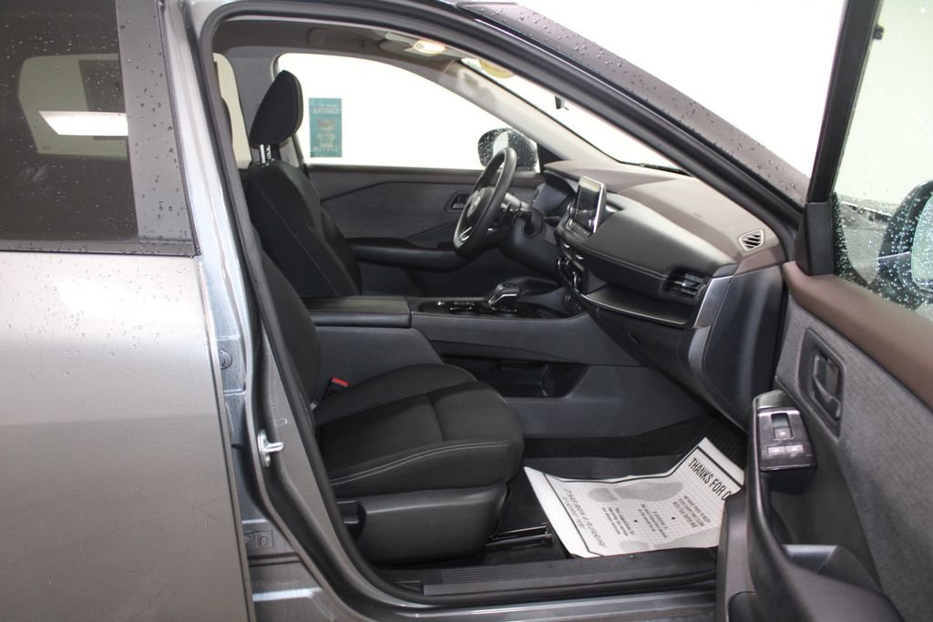 Used 2023 Nissan Rogue S image 26