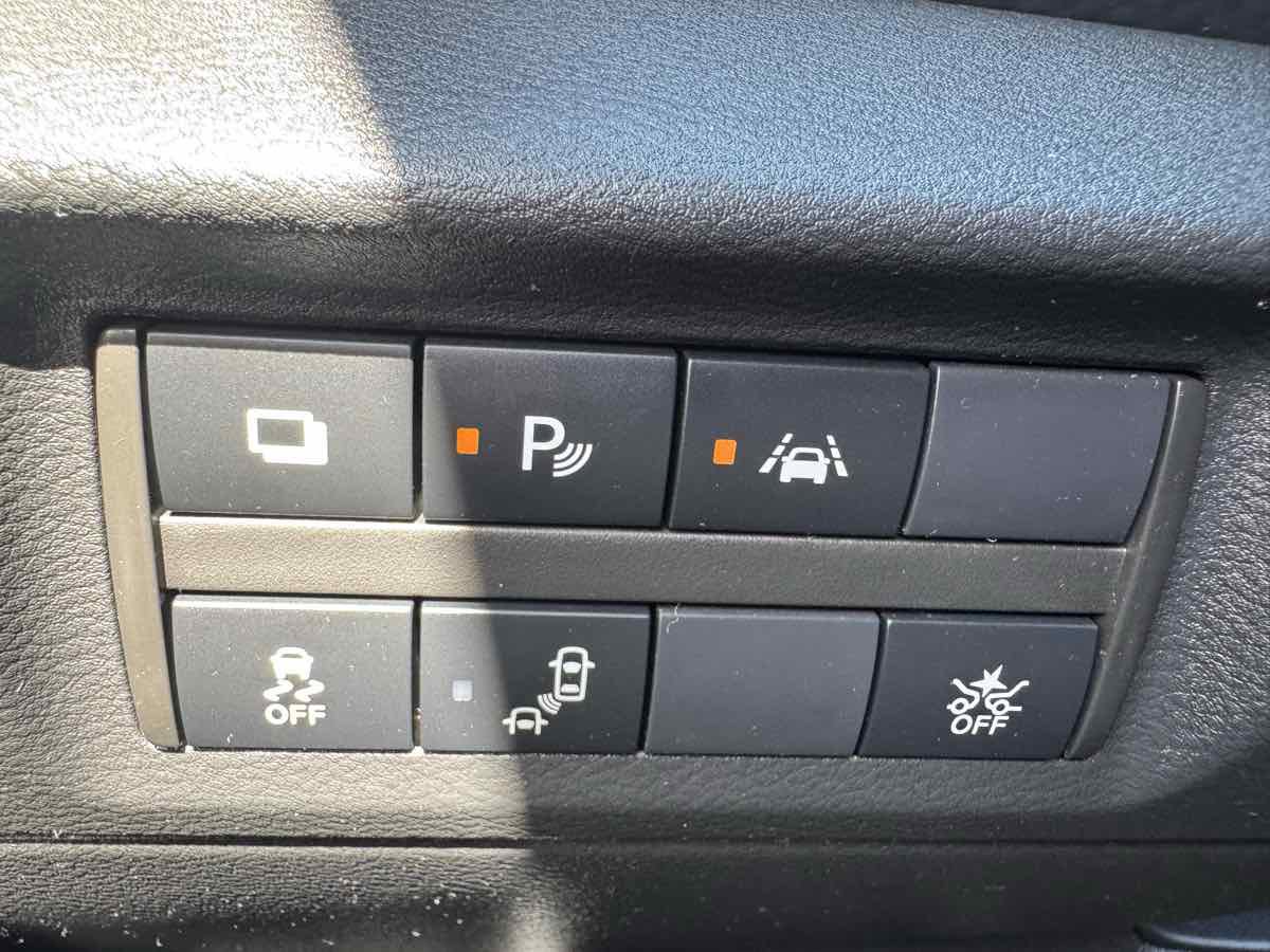 Used 2021 Nissan Kicks S FWD image 30